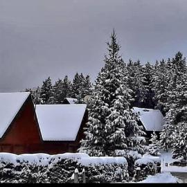 Maison de bois finlandaise au pied des pistes
