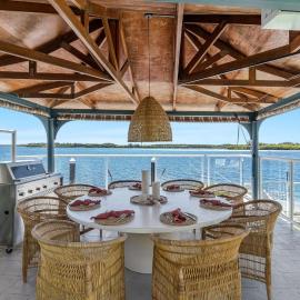 Salty Dayz - Designer Waterfront with Private Pontoon & Pool - Holiday Yamba, hotel a Yamba