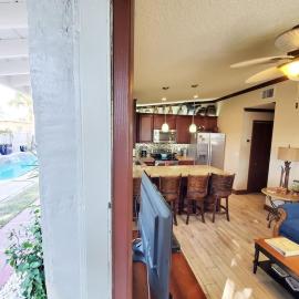 Hawaiian Cottage - Heated Pool Walk to the Beach, Hotel in Cocoa Beach