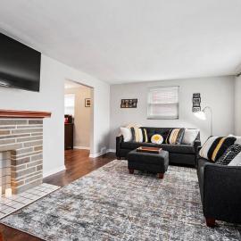 Open Floor Spacious Home, 15min from Downtown, Private Garage, Kids Friendly