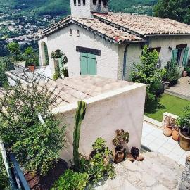 Charmant haut de villa, hotell i Châteauneuf