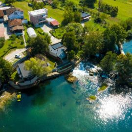 Holiday Homes Pozitiva، فندق في بيهاتش