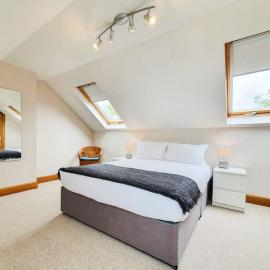 Parkgate Apartment - Near M90, Amazon, Edinburgh, hotel in Rosyth