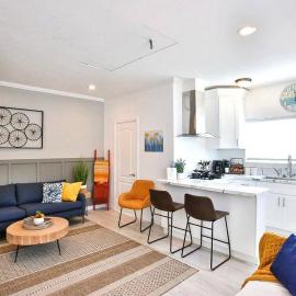King Garden Suite - 10 mins to Beach and LAX, hotel in Gardena
