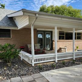 Riverfront Family Home: Yard, Orchard, Dock!, hotel in Los Fresnos