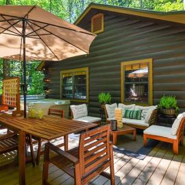 Peaceful nature getaway- with HOT TUB & fire pit