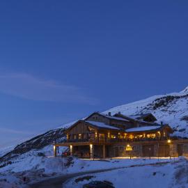 Hillary Hotel โรงแรมในเลส์เมอนุยเออร์