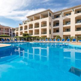 Garden & City Six-Fours-les-Plages, хотел в Сикс-Фор-ле-Плаж
