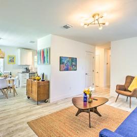 Near Downtown + Ocean: Sarasota Getaway