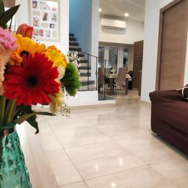 Cheerful 3 bedroom town house with garage free parking inside or outside with back yard and roof