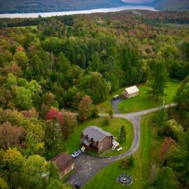 HGTV Log Cabin near Lake Willoughby, Burke, Jaypeak ang Kingdom Trails, hotel in Barton