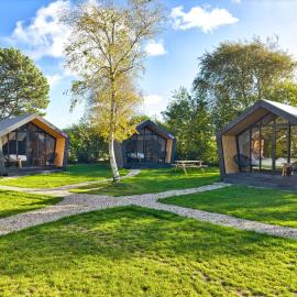 Tenthuisje in het groen, een suite met eigen badkamer, hotel a Callantsoog