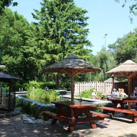 Vakantiepark Zevenbergen, hotel in Heesch