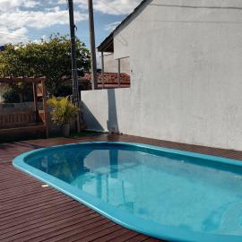casa piscina pinheira -sc，帕羅卡的飯店