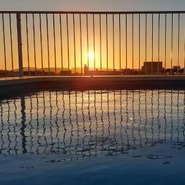 Nebur Penthouse, Sea Views & Private Roof Top Pool, hotel en Il-Pergla