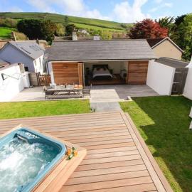 CROYDE WISTERIA COTTAGE 4 Bedrooms، فندق في كرويد