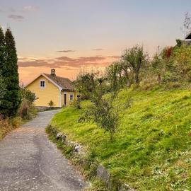 Cozy Home In Farsund With House Sea View, готель у місті Фарсунн