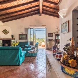 Villa Lorenza Private beach, hotel a Caronia