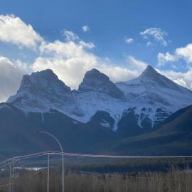 Amazing mountain views 1bd Apartment Canmore Banff