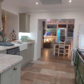 Big fireplace aga hot tub wet room barn garage, ξενοδοχείο σε Llanelli
