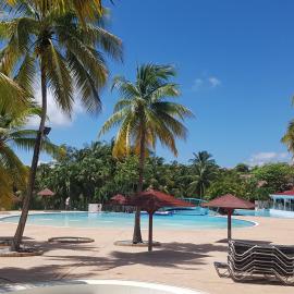 Caraïbes Apparts Resorts-Village vacance piscine 4 étoiles-Accès direct mer, hotel a Sainte-Anne