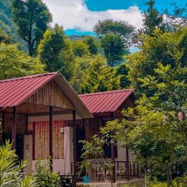 Vedant by the River - Chopta Gateway - By Himalayan Eco Lodges, ξενοδοχείο σε Chopta