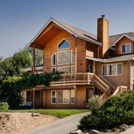 Epic View A Luxury House on a Hill River 10 min، فندق في كيرنفيل