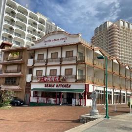 Sunset Beach Hotel, hótel í Chatan