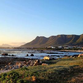 Adorable 2 Bedroom Cottage with spacious veranda, hotel u gradu 'Hermanus'