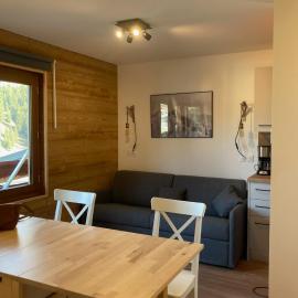 Appartement tout confort et proche du centre -Parking et WIFI gratuits, Linge de maison et de toilette sur demande, Mont Vallon Lodge Méribel Mottaret, hotel a Méribel