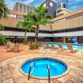 Condotel Quiet with High Ceiling Free Parking and WiFi