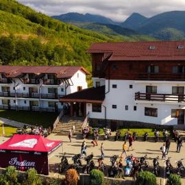Hanul Patrisiei: Cârțișoara şehrinde bir otel