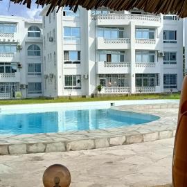 PahaliMzuri Kijani - 1 Bedroom Beach Apartment with Swimming Pool, Hotel in Malindi