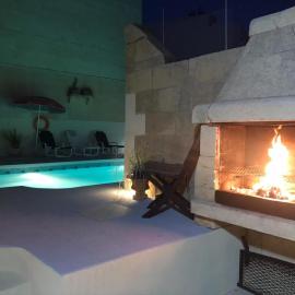 Grand Villa & Pool Very Good 8, khách sạn ở Mġarr