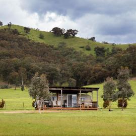 The Village Green Glampervans, hotel in Strath Creek