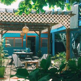Sea n sun Guest House、キー・カーカーのホテル