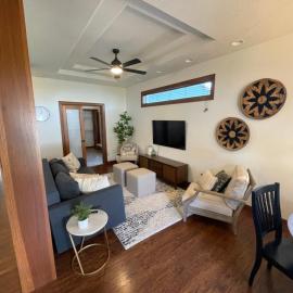 Friendly Falls Staycation, hotel i Sioux Falls
