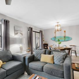 Renovated Ocean Escape Condo-11 pools-community beachhouse bar