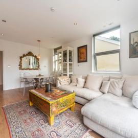 Luxurious Flat with Large Private Terrace - Pass the Keys
