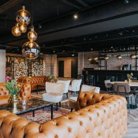 Hotel Sportsbar & Brasserie Dorhout Mees, hotel u gradu Biddinghuizen