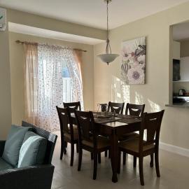 Seamist villa @Oceanpointe Lucea comfy 2BR w/pool gym & parking, hotell sihtkohas Lucea