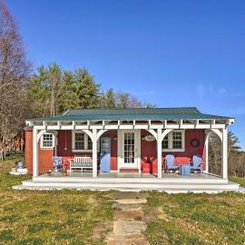 Viesnīca Cozy 'Fiddler's Rest:' Cabin: 11 Miles to Skiing! pilsētā Bernardston