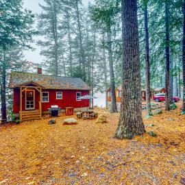 The Red Camp, hotel a Casco