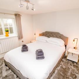 Spacious 2 bed city centre apartment with parking, готель у місті Норвіч