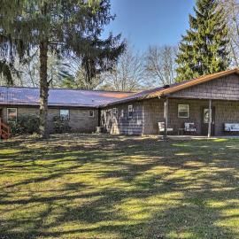 Near Mines & Meadows: Spacious Home w/ Game Room, hotel a Beaver Falls
