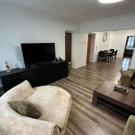 Spacious 3-Bedroom Apartment in the Historic Old Town Parking