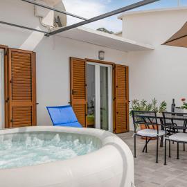 Panoramico apartment, private jacuzzi, ξενοδοχείο σε Brela