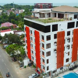 Aya Hotel & Residences，Clarin的飯店
