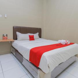 RedDoorz near BG Junction Surabaya, hotel in Surabaya