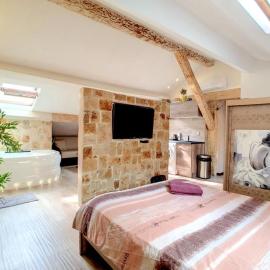 Love Room Jacuzzi Croisette, хотел в Кан